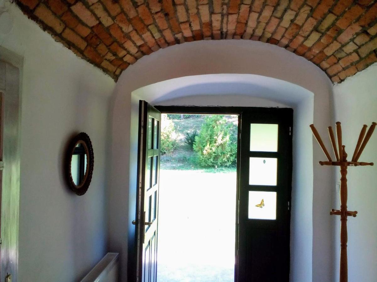 Gerecse Vendeghaz Hotel Sutto Exterior photo